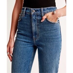 Abercrombie & Fitch Ultra High Rise 90s Straight Jean in Medium Indigo Blue
